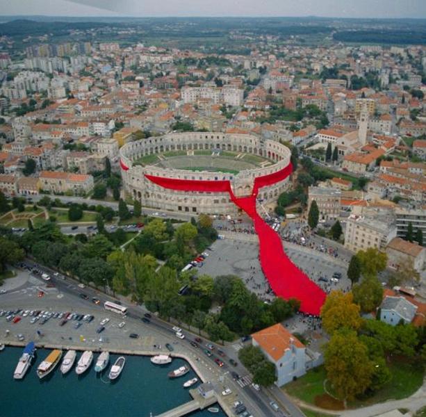 Najveća kravata na svijetu i pulska Arena